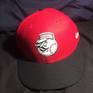 Cincinnati red MLB fitted hat 7 1/4